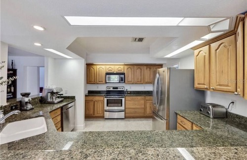 Fairvilla Casa | Cheerful 4-bedroom with large and lush backyard