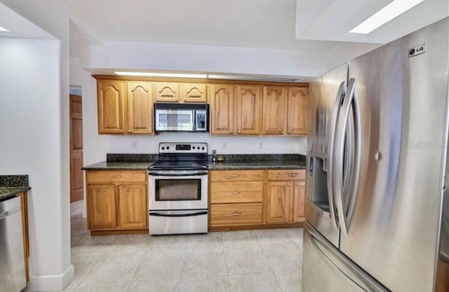 Fairvilla Casa | Cheerful 4-bedroom with large and lush backyard