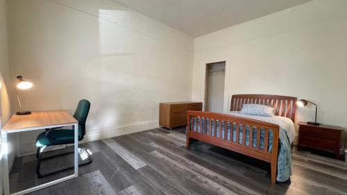 South Berkeley Apartamento | Cheerful 4b/2b Residential home in Berkeley