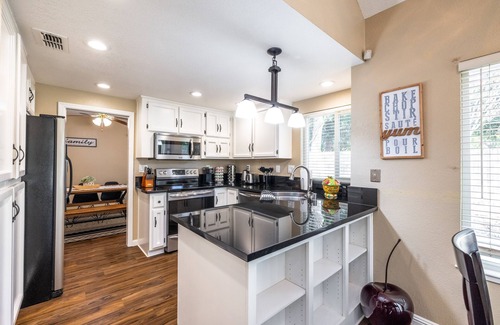 South Natomas Casa | Cheerful 4BR Home W/ Washer & Dryer + Fireplace
