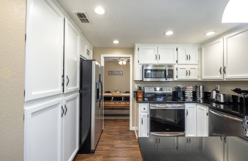 South Natomas Casa | Cheerful 4BR Home W/ Washer & Dryer + Fireplace