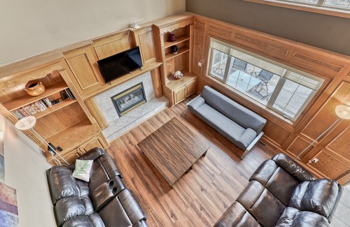 Chestermere Casa | Casa de 5 dormitorios con jacuzzi cerca del lago Chestermere