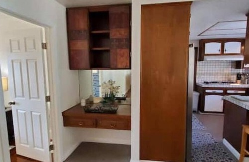 Riverside Casa | Cheerful 6 bedroom home with indoor fireplace.