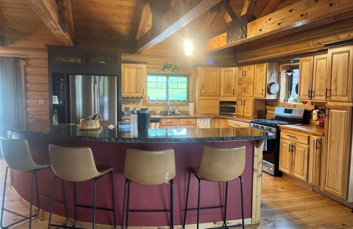Victor Cabina | Cheerful 6bedrm Cabin, Teton Views- convenient to GTNP, Yellowstone, Swan Valley