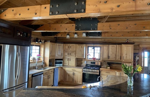 Victor Cabina | Cheerful 6bedrm Cabin, Teton Views- convenient to GTNP, Yellowstone, Swan Valley
