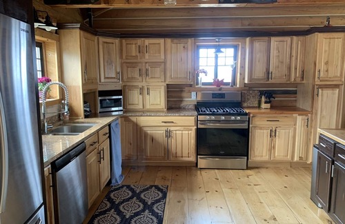 Victor Cabina | Cheerful 6bedrm Cabin, Teton Views- convenient to GTNP, Yellowstone, Swan Valley