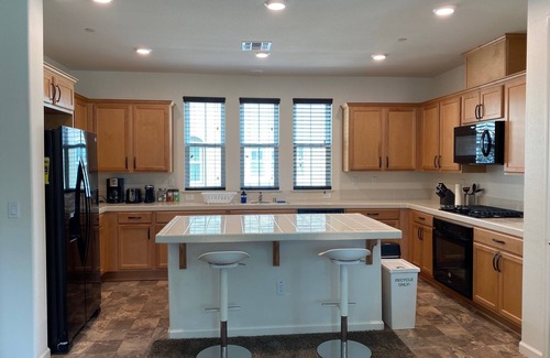 Morgan Hill Casa | Cheerful and bright 4 bedroom 3.5 bath townhouse