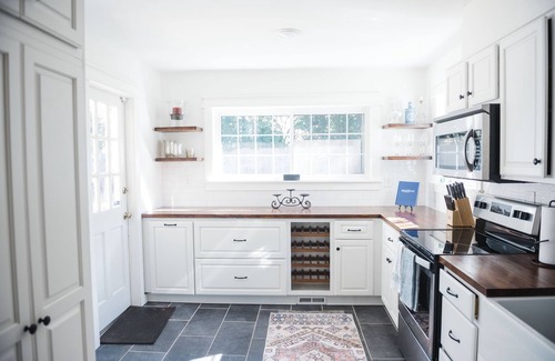 Forest Park Casa | Cheerful Avondale Bungalow