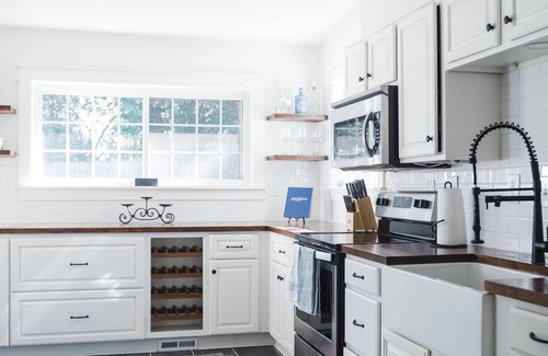 Forest Park Casa | Cheerful Avondale Bungalow