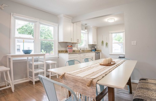 Norfolk Cabaña | Cheerful Beach House with Rec House