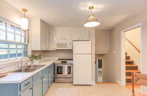 Chapel Hill Casa | Cheerful Chapel Hill 4 BR HOUSE Close to UNC/Carrboro on Private 7 Acre Flat Lot