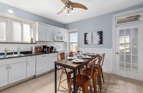 St. Louis Casa | Cheerful Charm, Ideal 4 Longer Stays, Fast WiFi