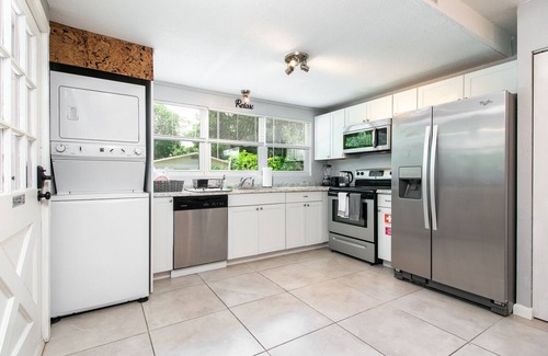 Gainesville Casa | Cheerful & Charming Stay 3 Miles to UF/Shands/Downtown