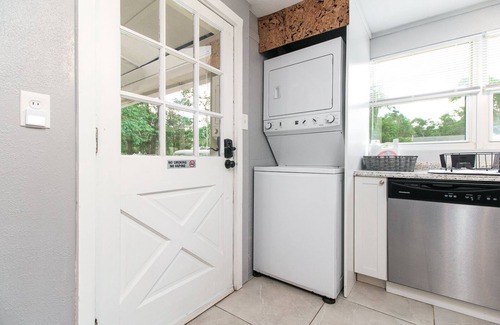 Gainesville Casa | Cheerful & Charming Stay 3 Miles to UF/Shands/Downtown