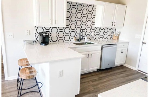 Murraysville Casa | Cheerful Coastal Cottage, Minutes to the Beaches