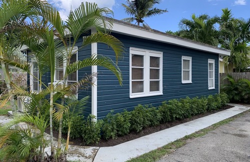 Parrot Cove Cabaña | Cheerful Cottage Close to the Beach!