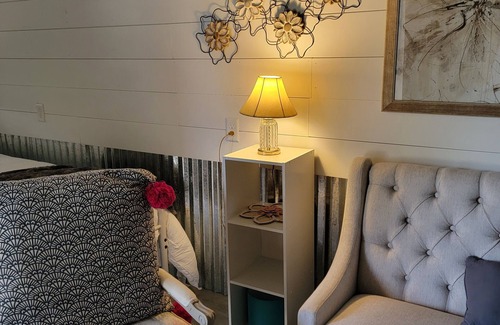 Bauxite Apartamento | Cheerful Country Tiny Home!