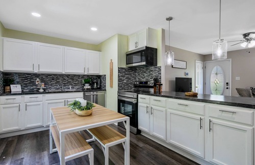 South View Casa | Cheerful & Cozy 3-bedroom Home with Free Parking