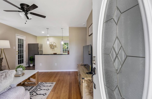 South View Casa | Cheerful & Cozy 3-bedroom Home with Free Parking
