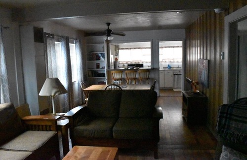 Fall River Mills Casa | Cheerful & Cozy 3 Bedroom Plus Residence