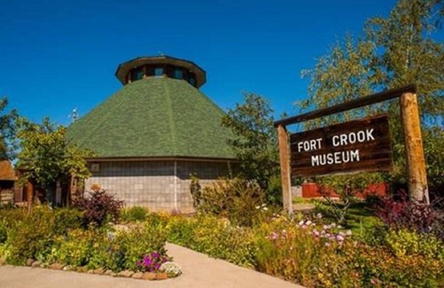 Fall River Mills Casa | Cheerful & Cozy 3 Bedroom Plus Residence