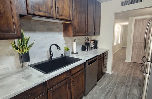 Las Cruces Casa | Cheerful desert oasis home with a privacy hot tub! 1 minute to new hospital!