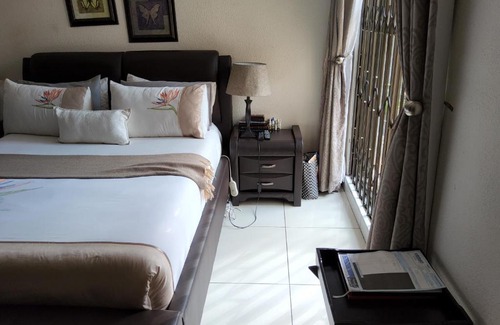 Brakpan Casa | Cheerful Family Holiday Home