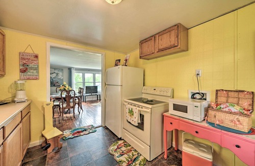 Grand Rivers Cabaña | Cheerful Grand Rivers Cottage, 1/2 Mi to Lake