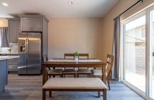 Bonita Casa | Cheerful Home - 3bdrm 2.5 bath. 2 King Beds!
