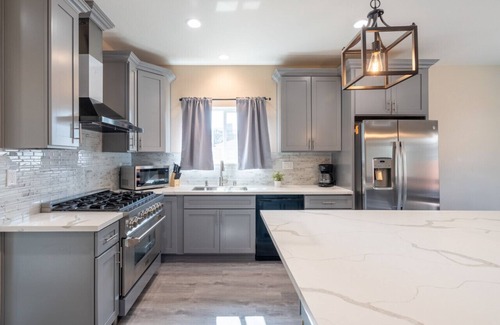 Bonita Casa | Cheerful Home - 3bdrm 2.5 bath. 2 King Beds!