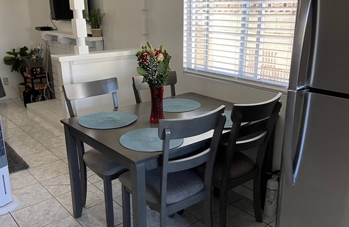 Harbor Casa | Cheerful Home Carson near LA attractions SoFi, LAX, Long Beach Port