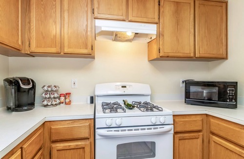 Holly Casa | Cheerful, Large yard, Central!