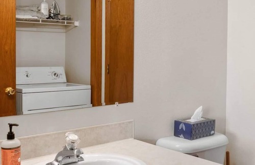 Holly Casa | Cheerful, Large yard, Central!