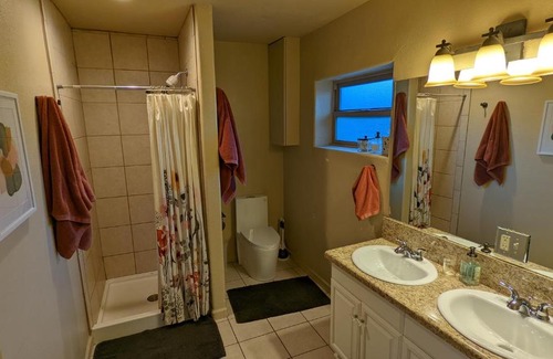 Coconino Estates Casa | Cheerful Master Suite w/ Private Entrance