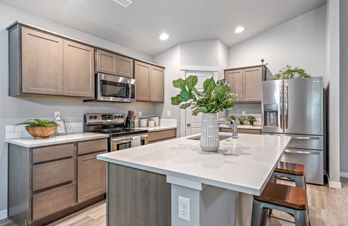 Meridian Casa | Cheerful NEW Executive Home with office-Meridian