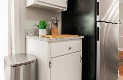 Memphis Casa | Cheerful nicely furnished 2 bedroom home in a safe neighborhood