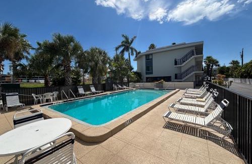 Bradenton Beach Casa | Cheerful Oasis on Anna Maria Island