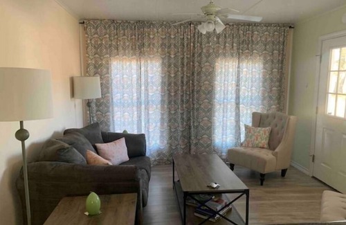 Shelbyville Cabaña | Cheerful One bedroom cottage in the country
