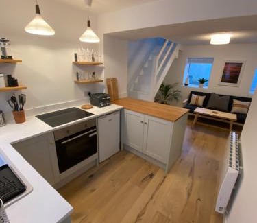 Mousehole Casa | Cheerful one bedroom cottage in Mousehole.