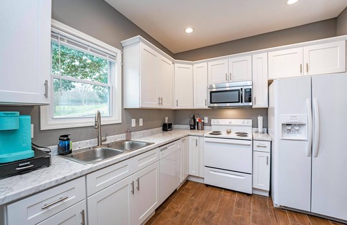 Laurens Casa | Cheerful Pet-Friendly Bungalow 1 Block from Downtown Laurens