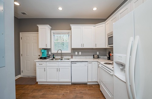 Laurens Casa | Cheerful Pet-Friendly Bungalow 1 Block from Downtown Laurens