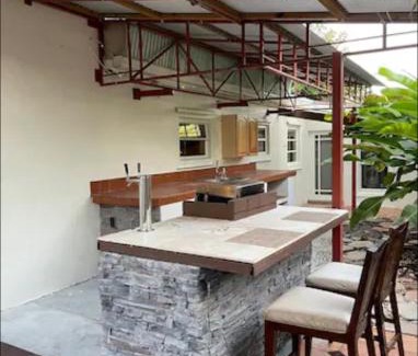 North Miami Beach Casa | CHEERFUL PRIVATE ROOM 2 MILES AWAY FROM SUNNY ISLES BEACH