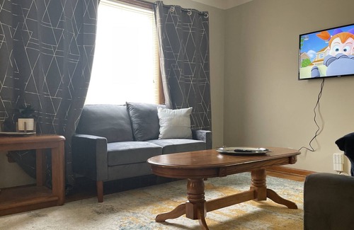 South Euclid Casa | Cheerful retreat