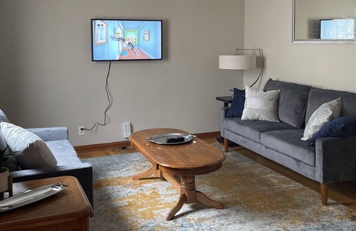 South Euclid Casa | Cheerful retreat