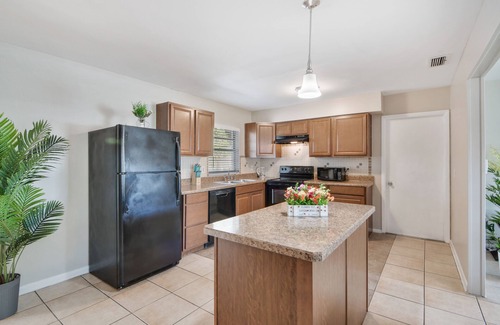 Town N County Park Casa | Cheerful spacious 4 bedroom with Pool - Game Room