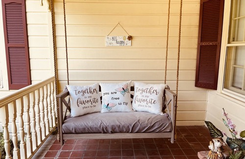 Waycross Casa | Cheerful, Spacious, and Cozy 2 bedroom home with fireplace