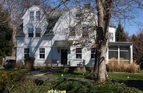 Old Greenwich Casa | Cheerful spacious family home in Old Greenwich - close to beach and town!