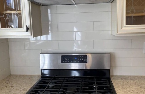 Pelham Gardens Apartamento | Cheerful spacious, two bedroom, cozy, and Unique home