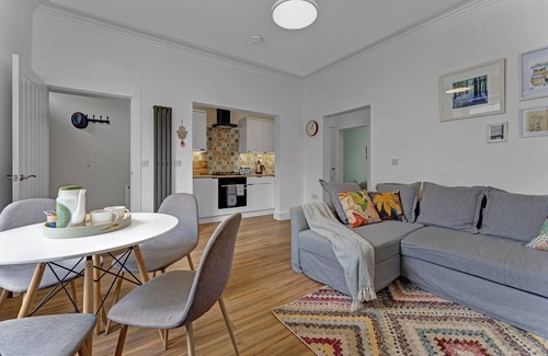 West End Cabaña | Cheerful Stays: Westend Cottage - Edinbrugh
