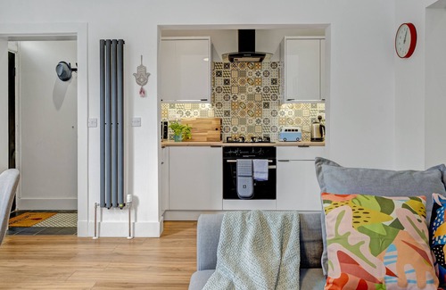 West End Cabaña | Cheerful Stays: Westend Cottage - Edinbrugh